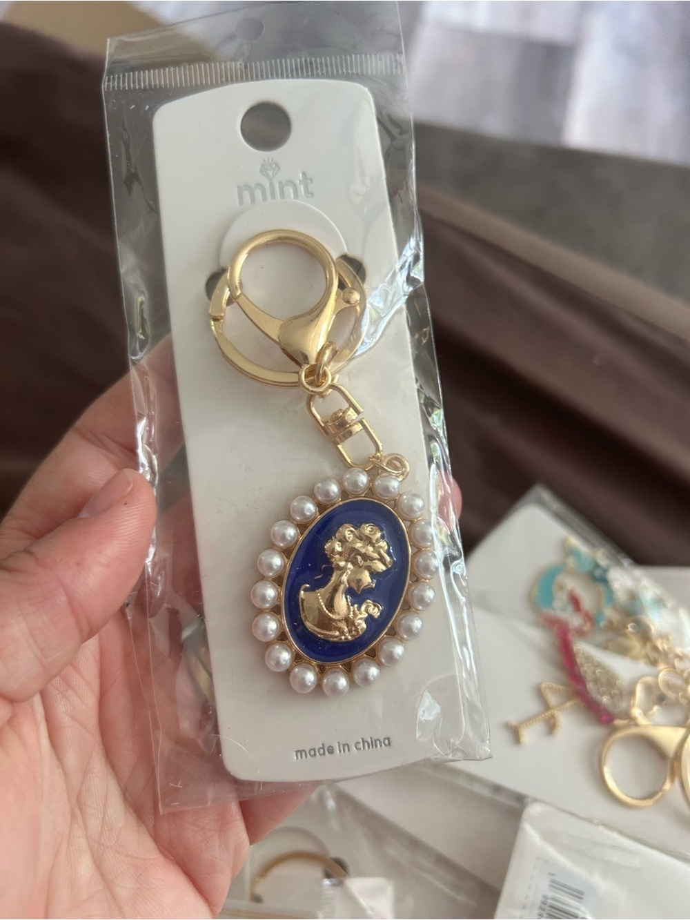 5/$25 cameo keychain Mint